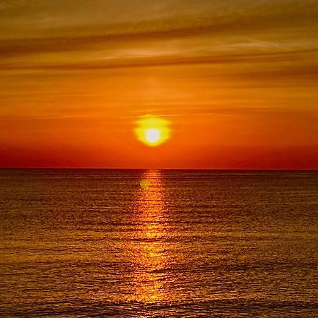 טורבייחה Sea View Apartment Beach Front Punta Prima מראה חיצוני תמונה